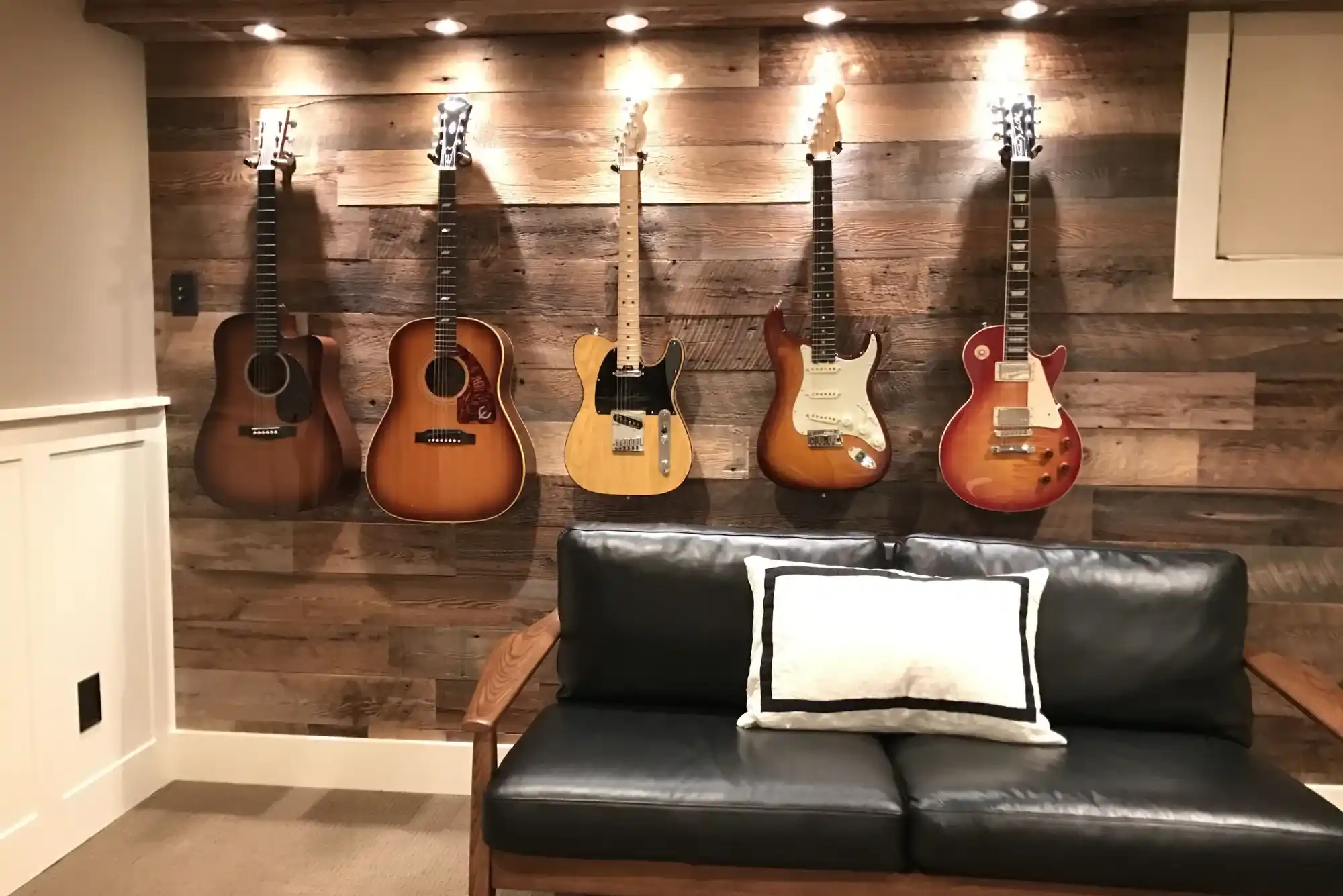 Rustic Guitar Room Décor