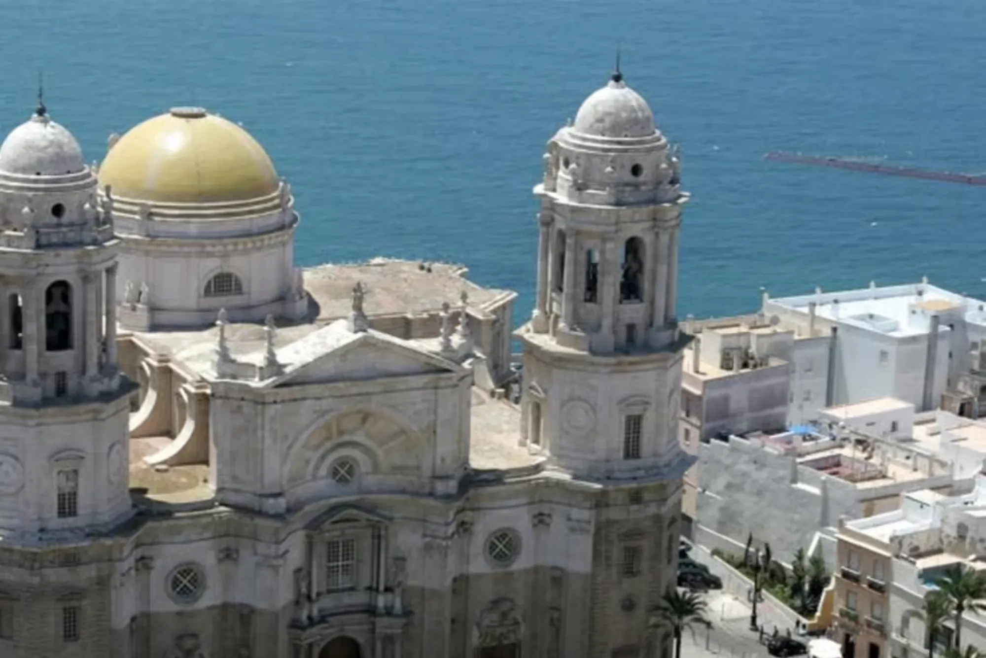 Cultural Insights Does a Free Tour Cádiz Offer