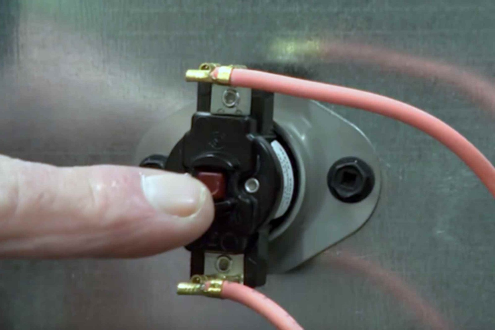 How to Repair Oven Safety Switch Problems