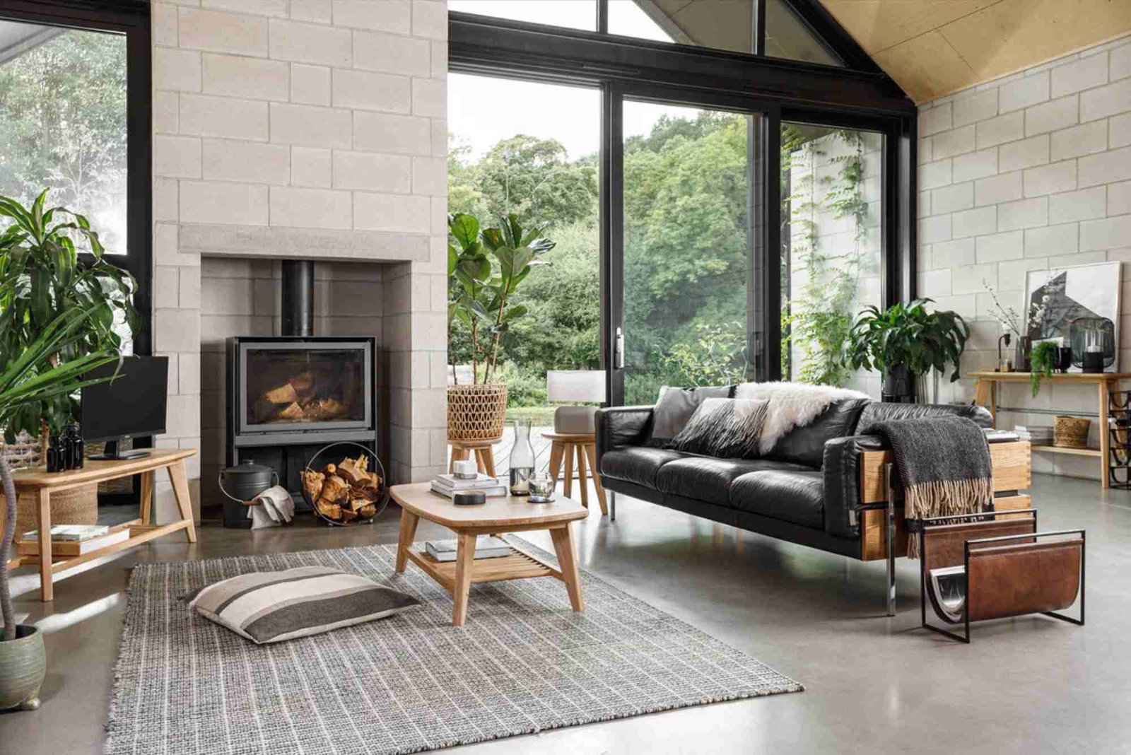 FAQ: What services do Family lawyers in Dubai provide through Dubai lawyers firms for family disputes?